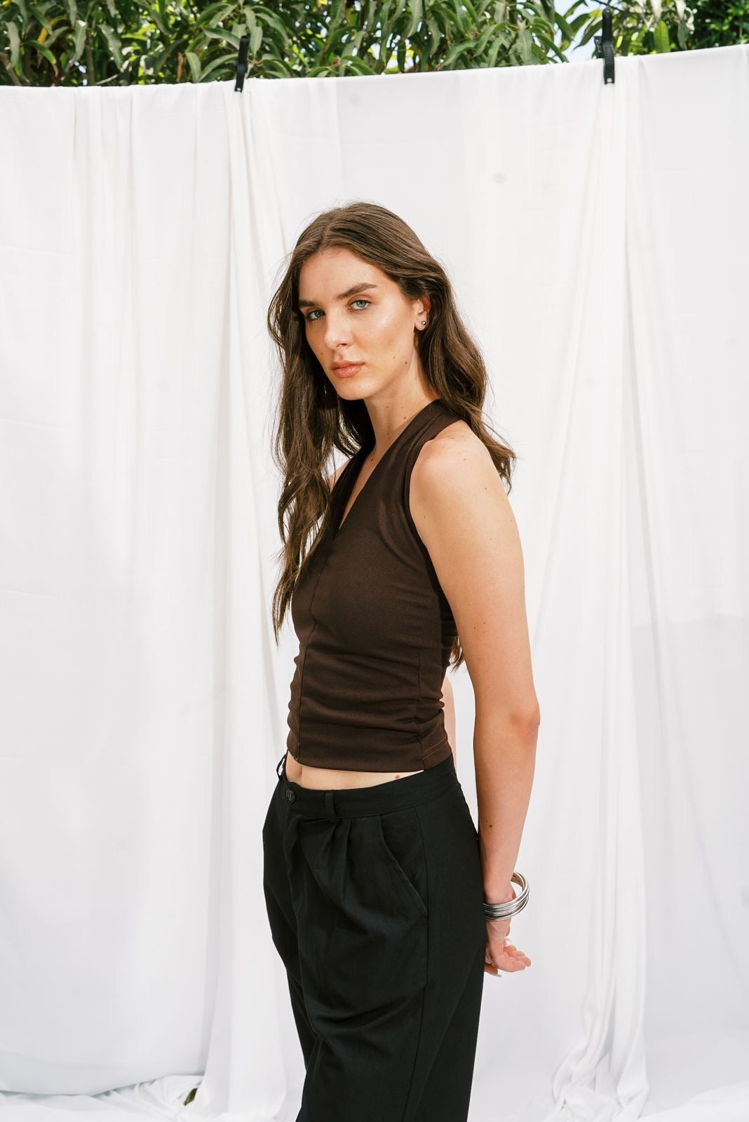 LAJJ V-TOP IN BROWN