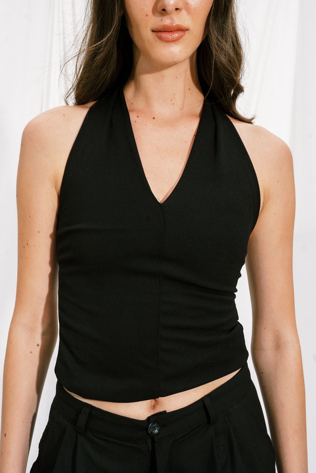 LAJJ V-TOP IN BLACK