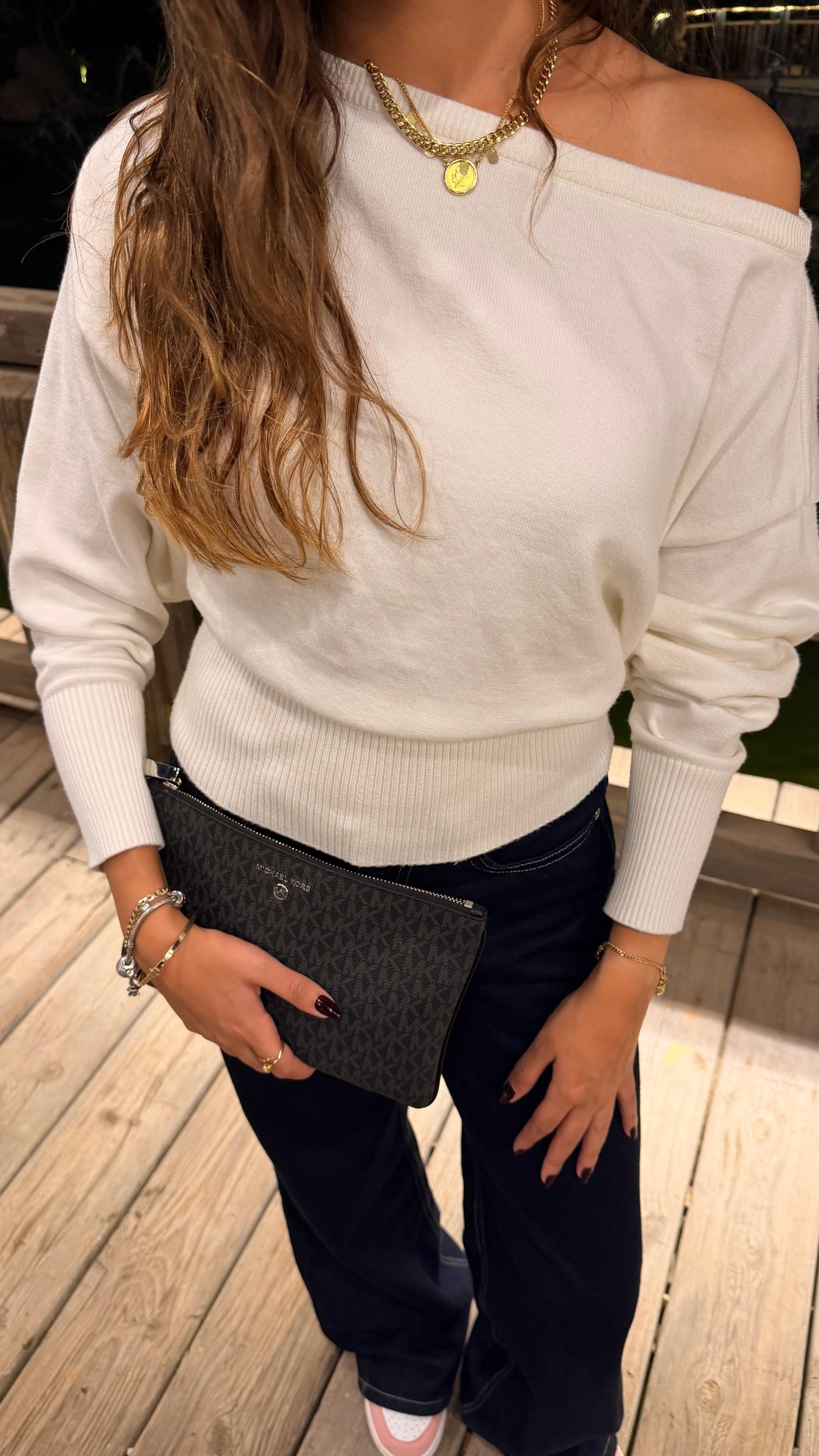 Off-Shoulder Knit - white