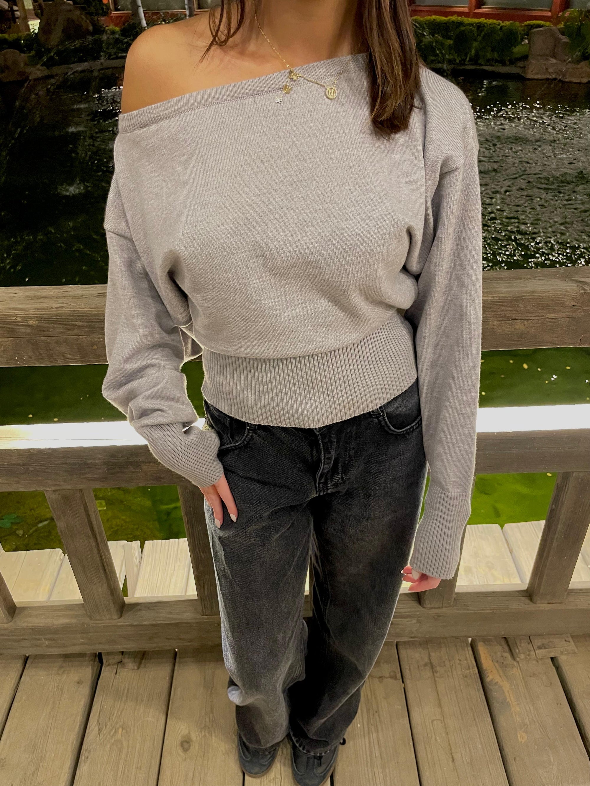 Off-Shoulder Knit - grey