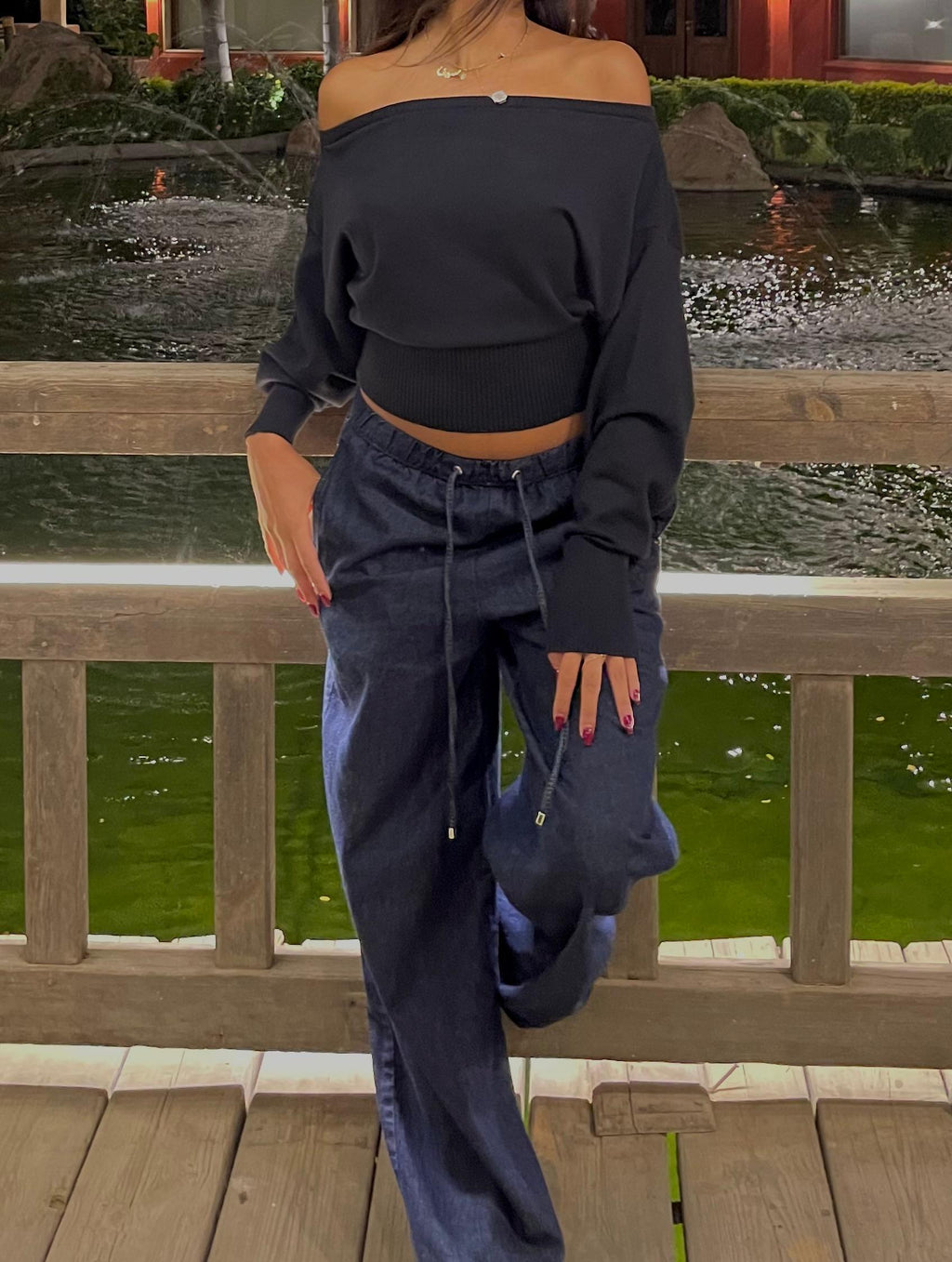 Off shoulder knit - black